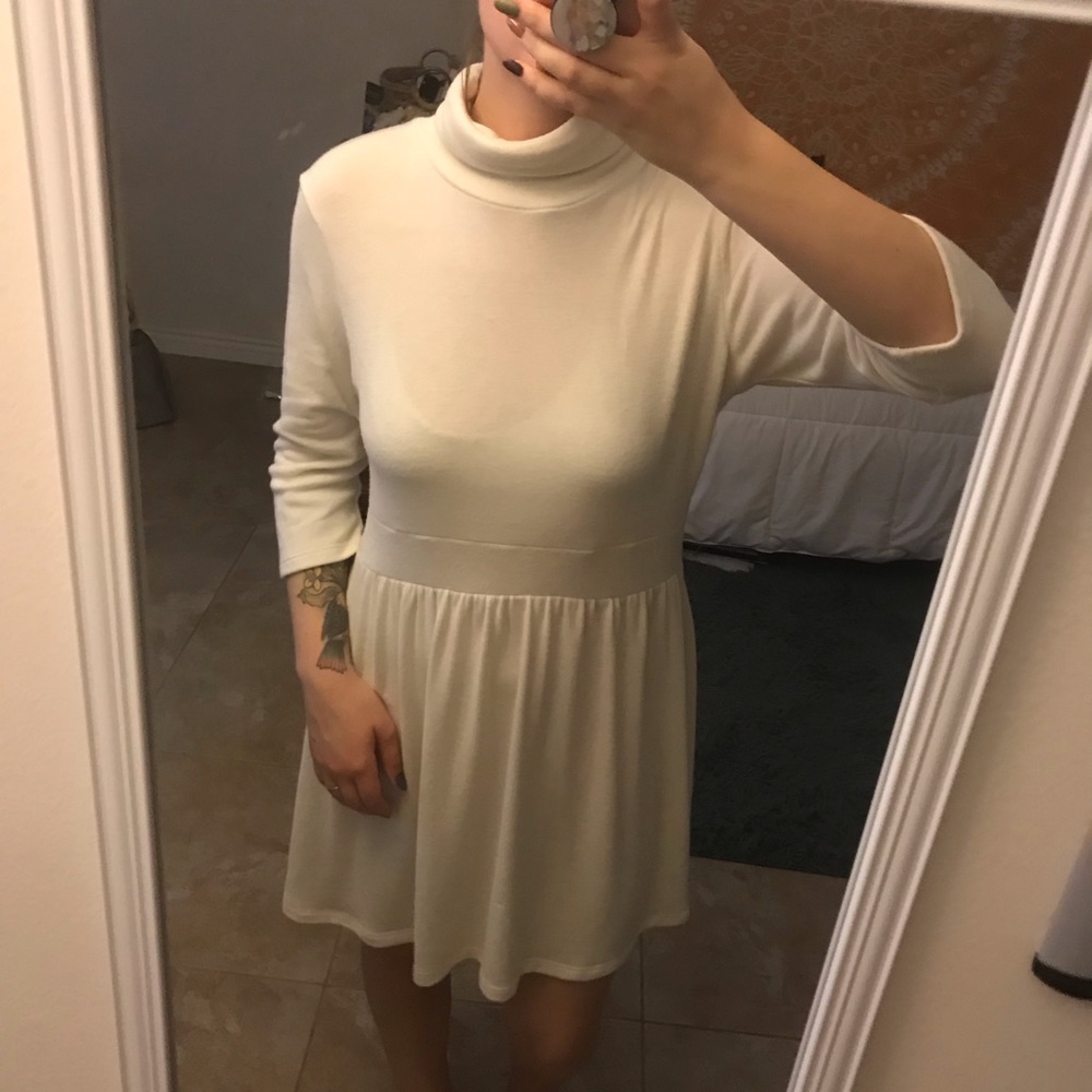 Whit turtleneck dress